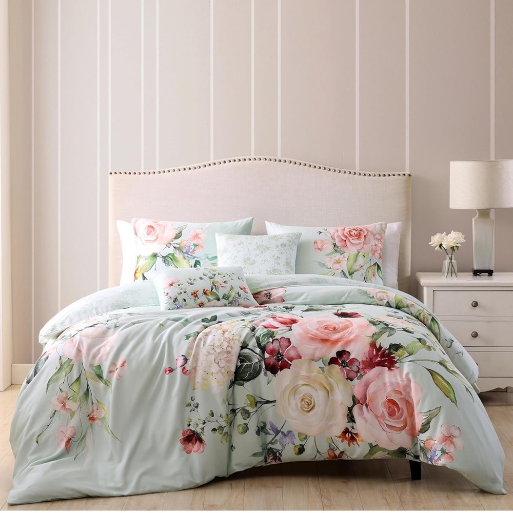 Elegant Floral Duvet Cover Set in Soft Green